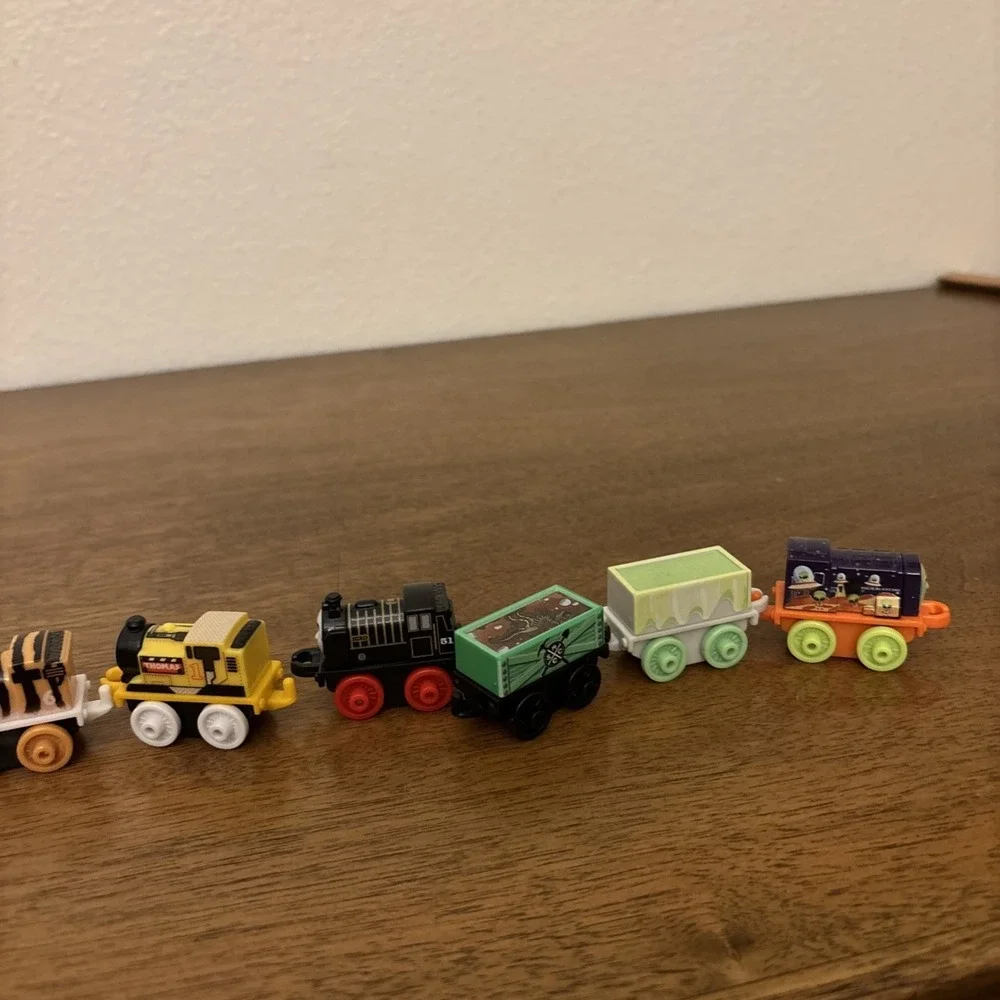 Thomas The Tank Engine Train & Friends Minis Micro‎ Mini Trains Lot Of 8 - Space
